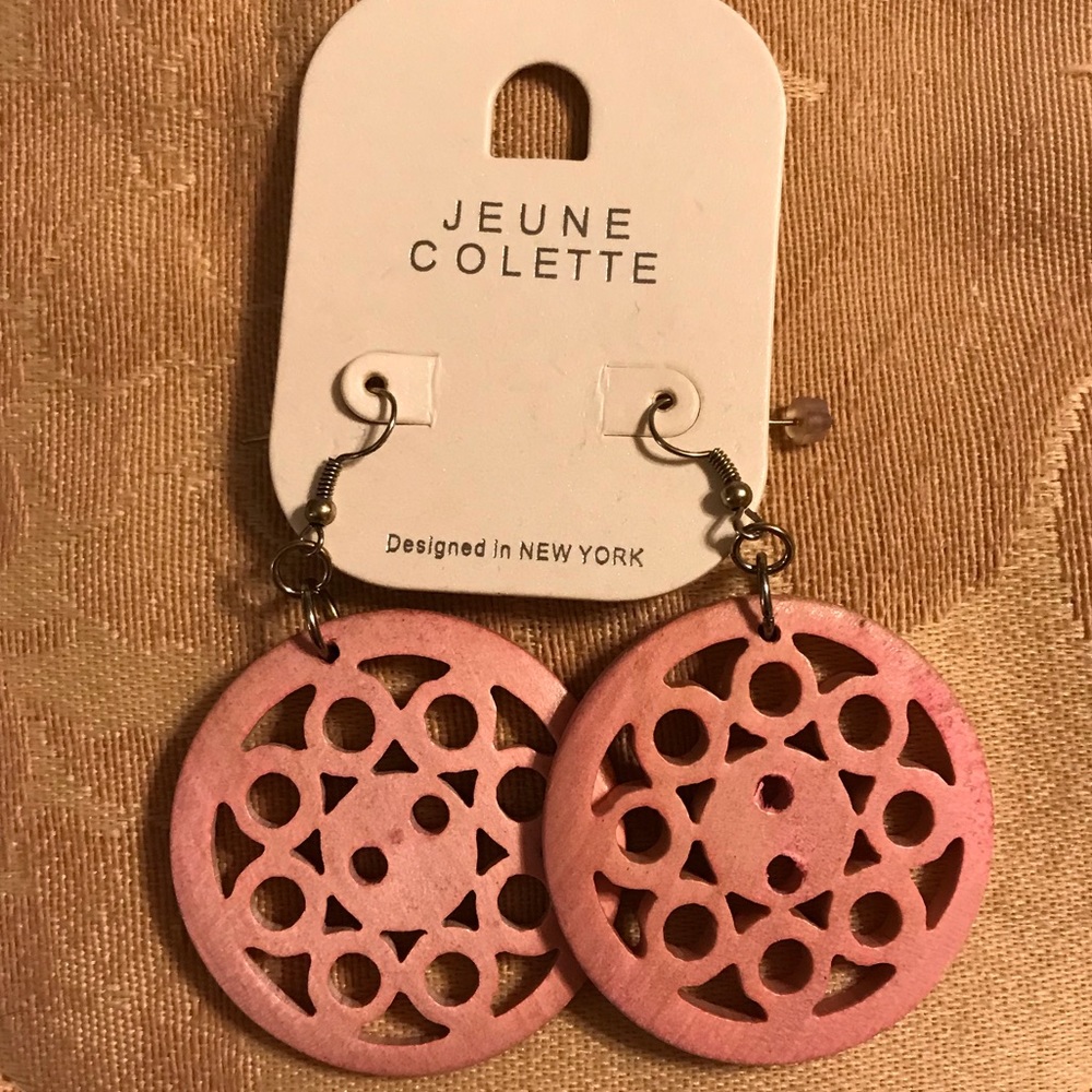 Pink wooden pierced earrings. NWT. 1.6”.